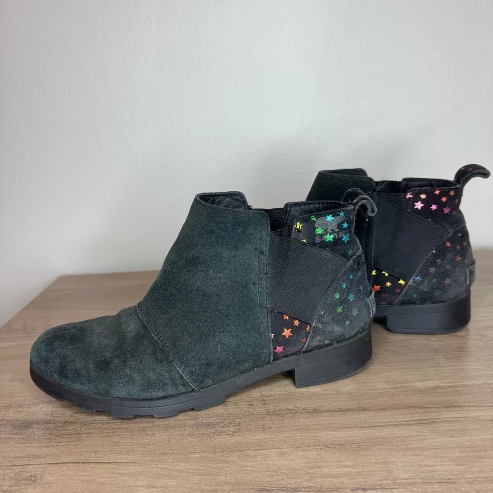 Sorel Youth Emelie Chelsea Booties Girl's Black Suede Rainbow Stars